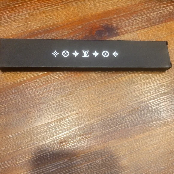 Louis Vuitton Black Box Of Pencils - Picture 1 of 3